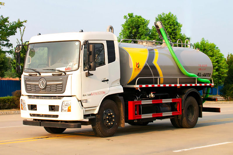 东风天锦吸粪车 12方